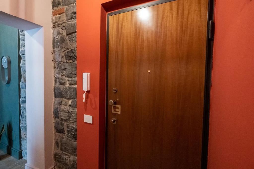 Alloggio Del 1400 Nel Cuore Del Centro Storico A 2 Min Dal Porto E Con 2 Bici Gratuite Como Exterior foto